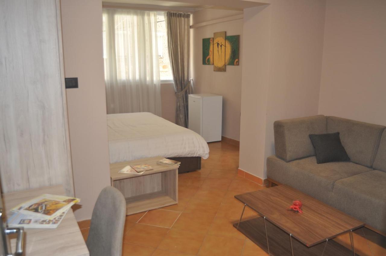 Bliri Myslym Shyri Lägenhet Tirana Exteriör bild